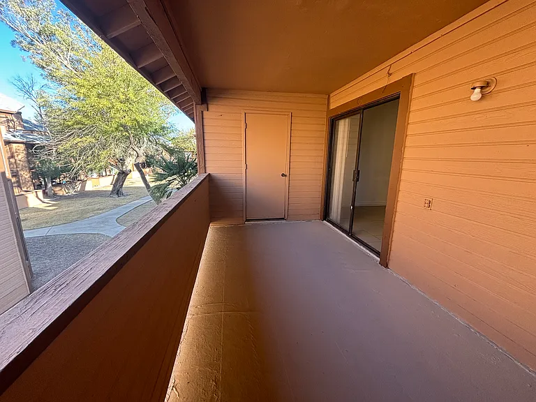 1670 W Park Wood Ln — Photo 13