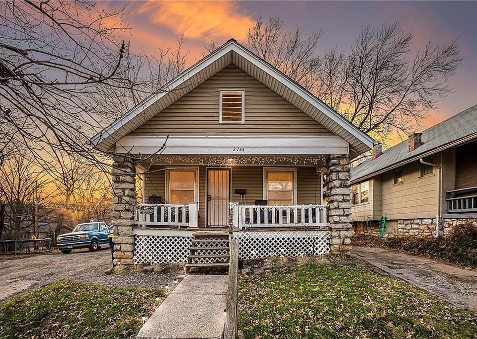 1st image of 2744 Quincy Ave