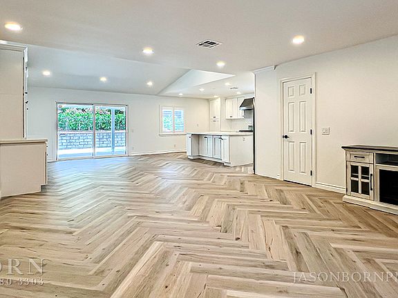 2nd image of 2862 Trillium St