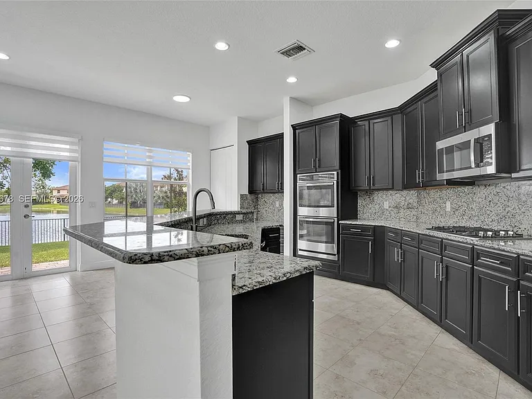 10340 Lake Vista Ct — Photo 37