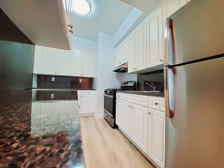 60 Turner Pl #L6 — Photo 5