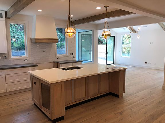 4th image of 3294 Berry Dr