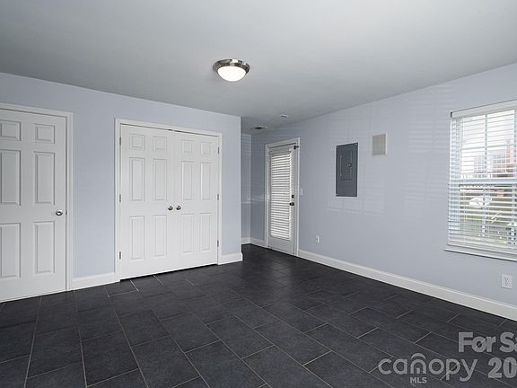 5th image of 304 Rock Ridge Ln