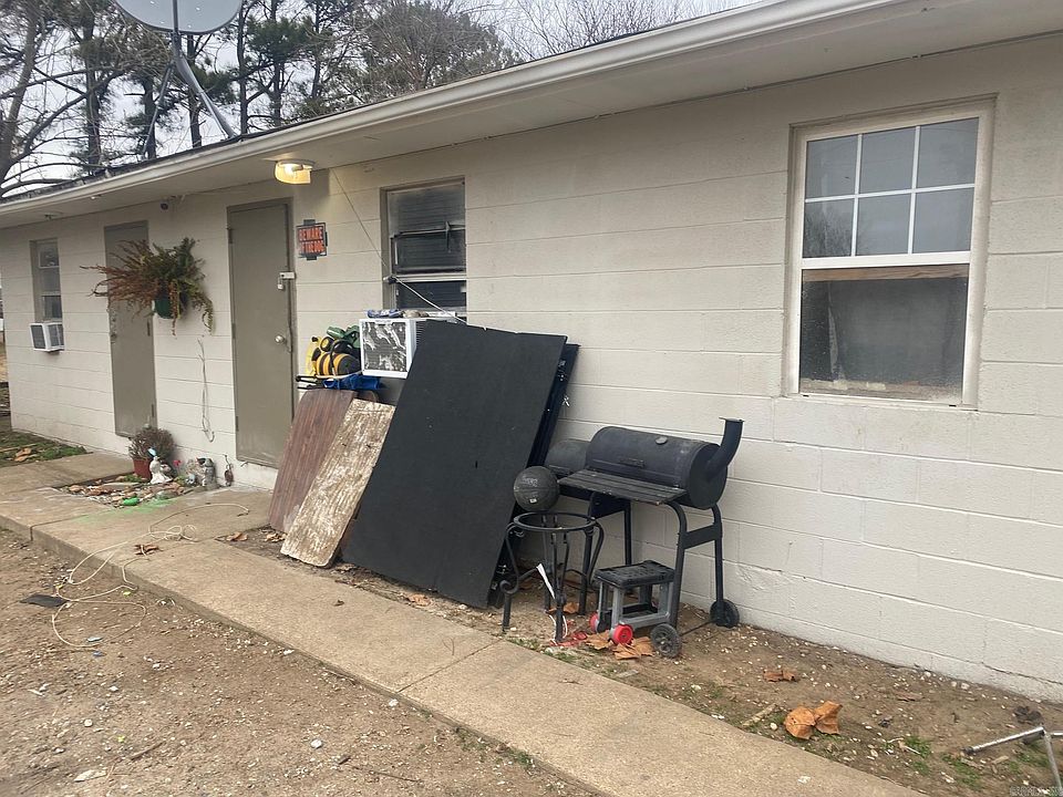 2nd image of 3207 Johnson St