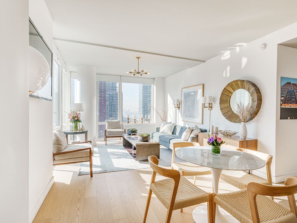 1st image of 550 W 45th St APT 1902