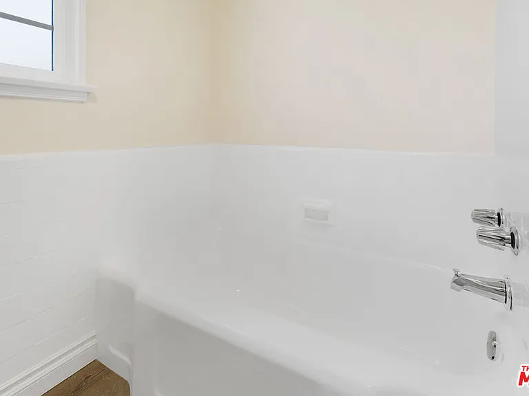 228 S Reeves Dr #D — Photo 9