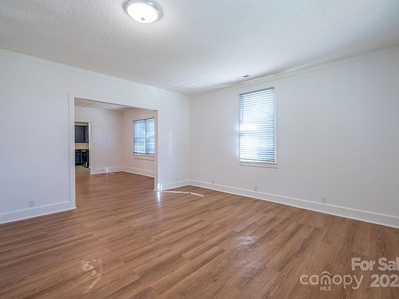 5th image of 2322 Myrtle Ave