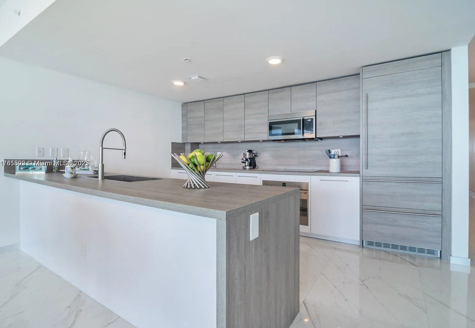 3 bed, 2.5 bath, 1705 sqft, $6,800 — Photo 4