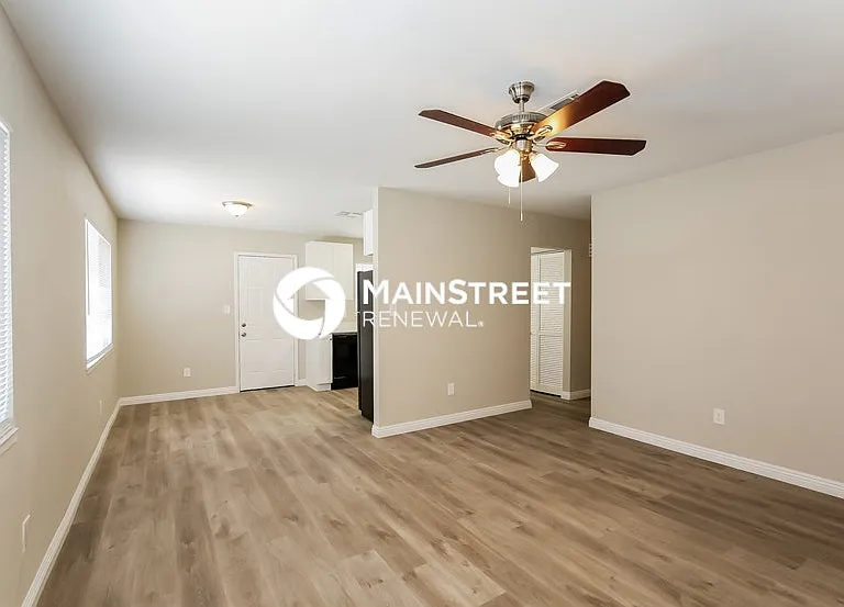 2308 Revere St — Photo 3