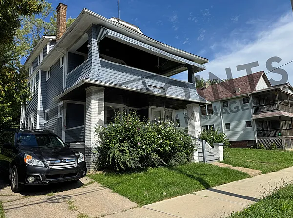2 bed, 1.0 bath, 900 sqft, $997 — Photo 2