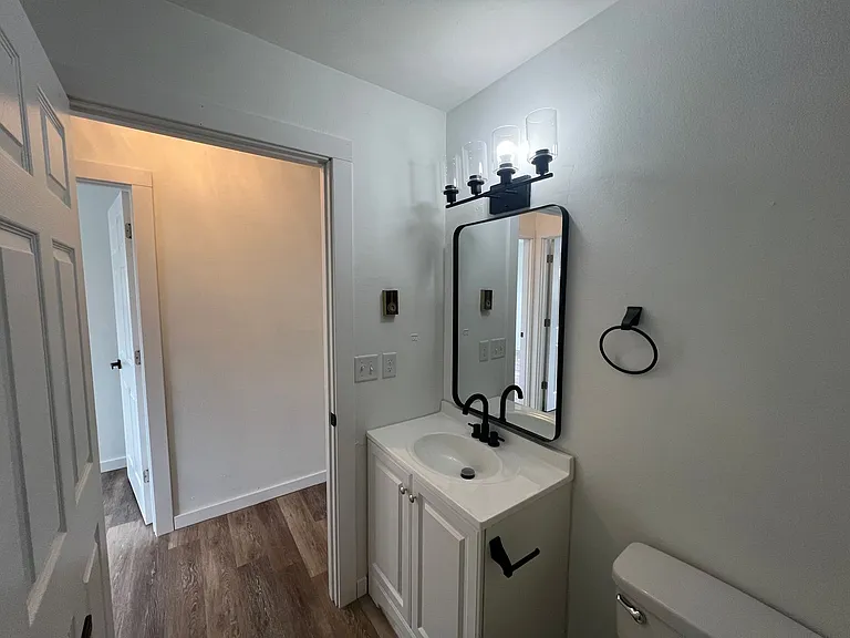 915 Genrich St — Photo 13