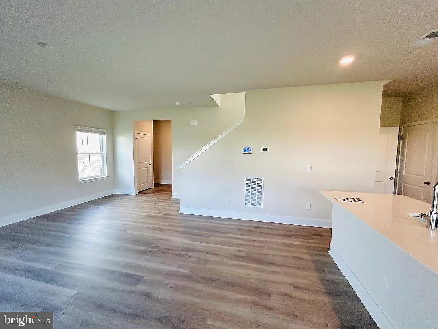 4 bed, 2.5 bath, 1953 sqft, $2,700 — Photo 4