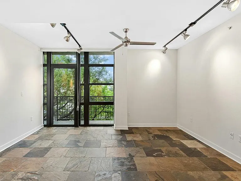 1812 West Ave #200 — Photo 16