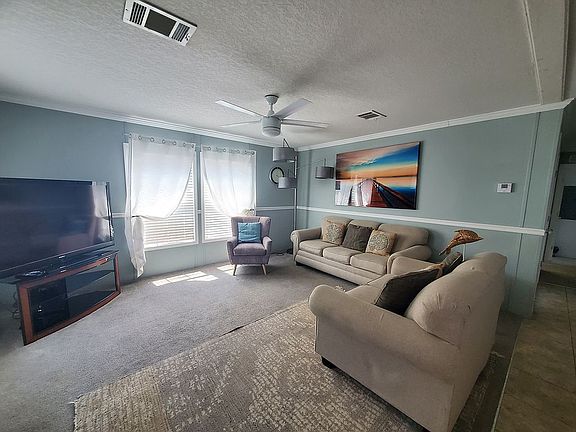 3rd image of 217 Casa Pl