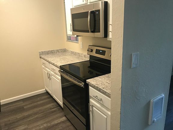 5th image of 1133 Miramar Way APT 5