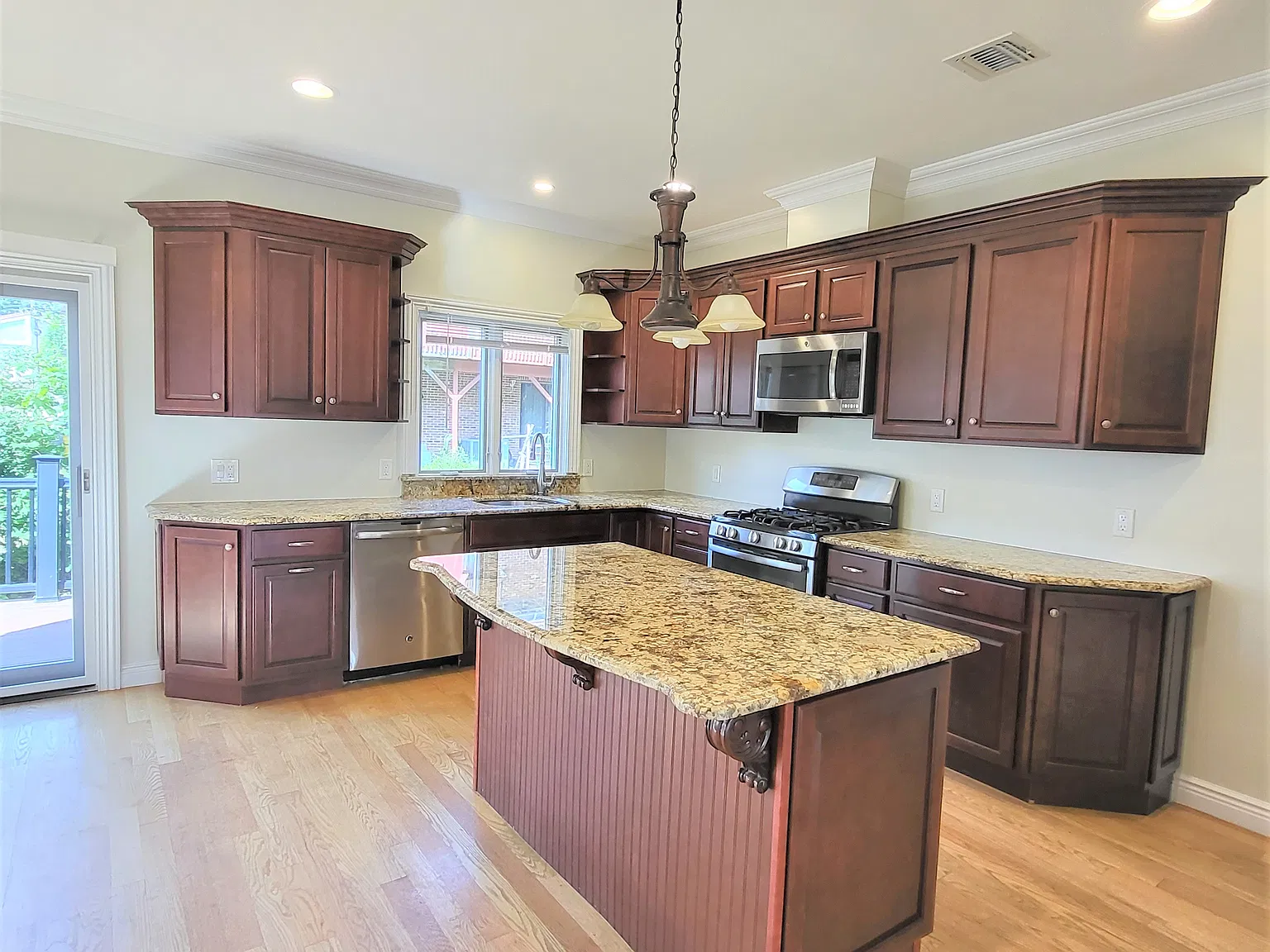 3 bed, 3.5 bath, $5,500 — Photo 4