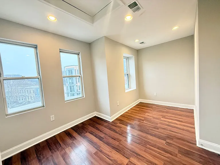 543 Florida Ave NW — Photo 10