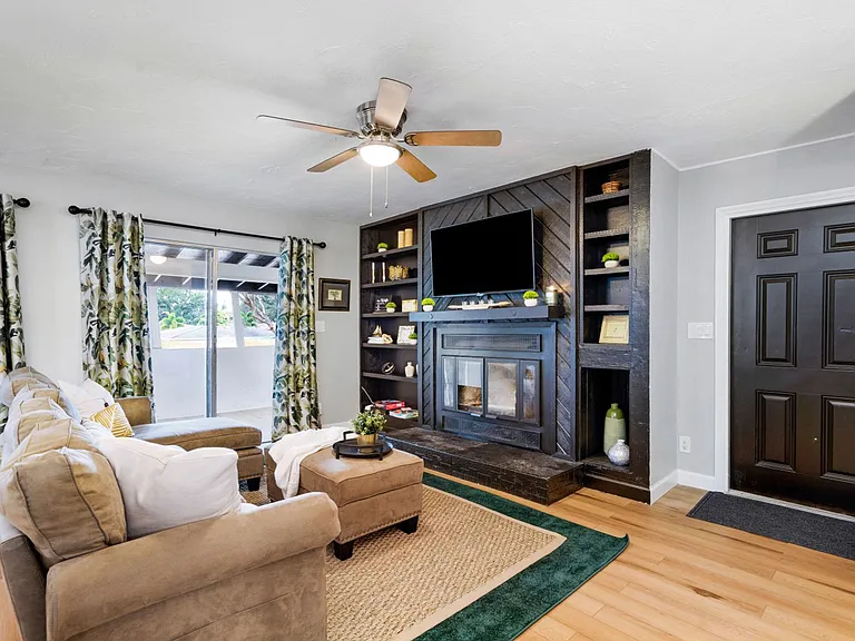 4705 Hollingsworth Ave — Photo 50