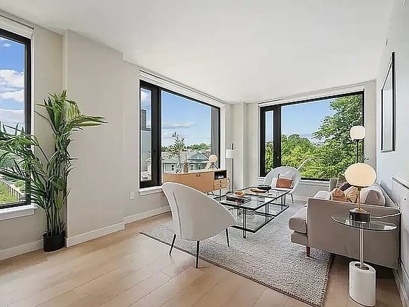 3rd image of 15310 88th Ave #116