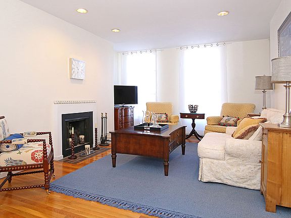 4th image of 407 Marlborough St APT 5B