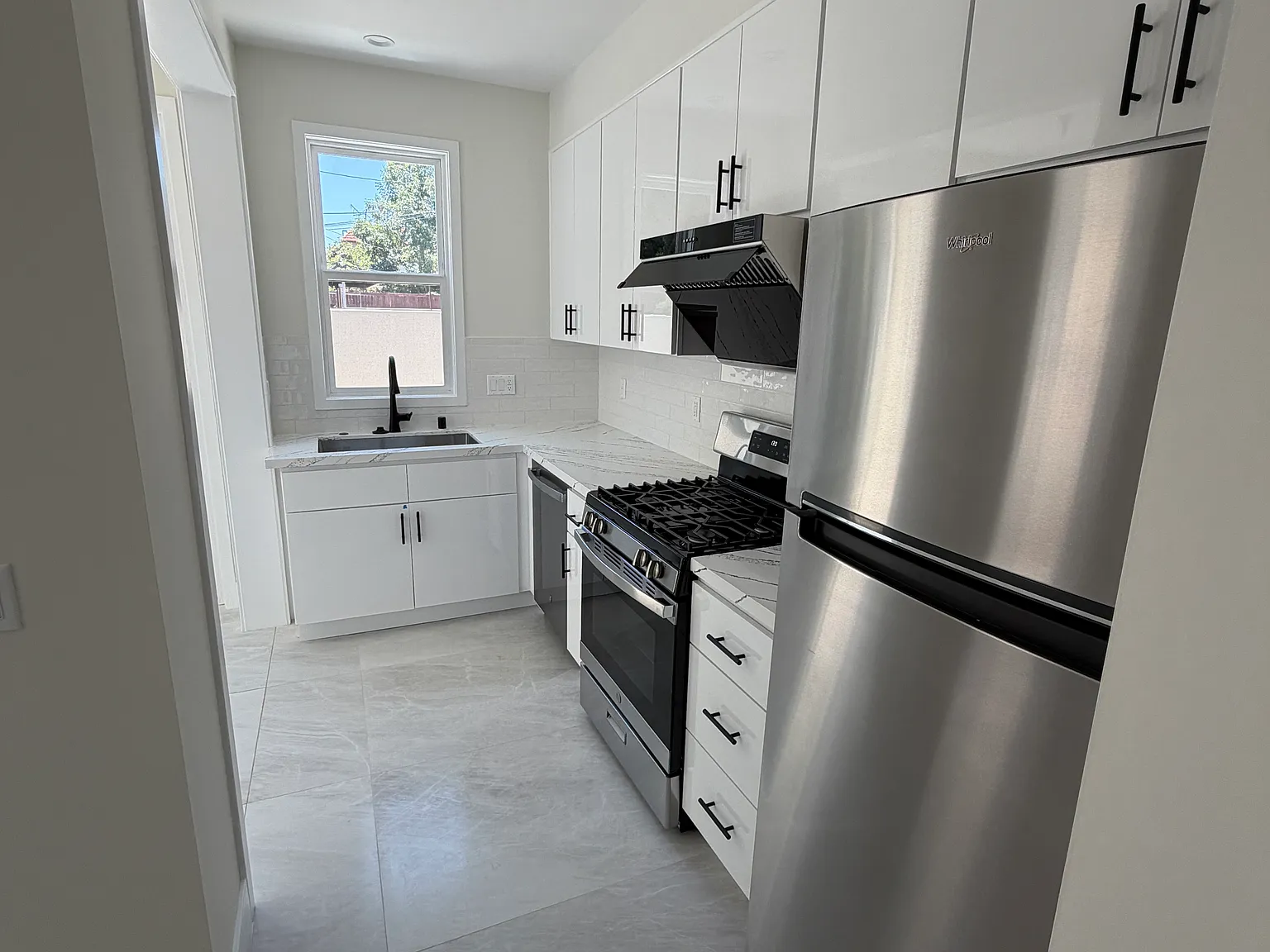 2 bed, 1.5 bath, 800 sqft, $2,900 — Photo 4