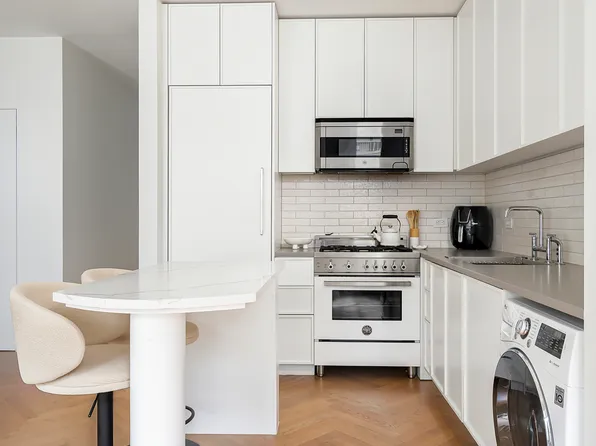 184 Kent Avenue image 5 of 16