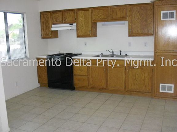 3rd image of 6737 27th St