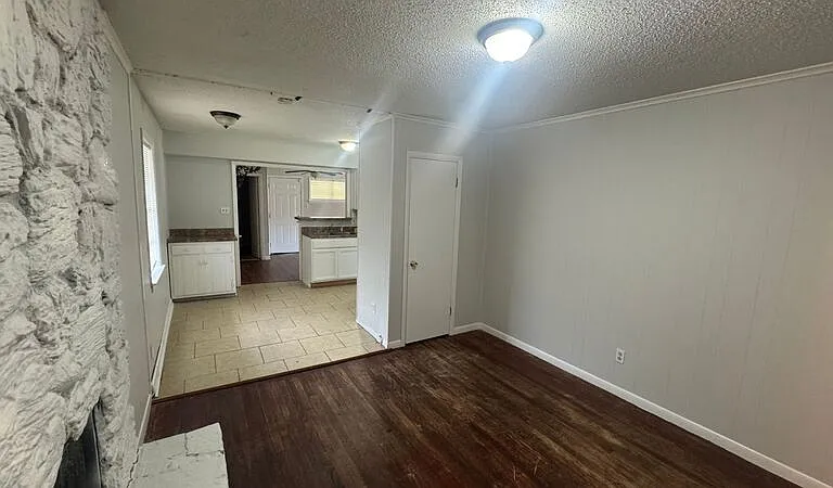 1814 Marjorie St — Photo 4