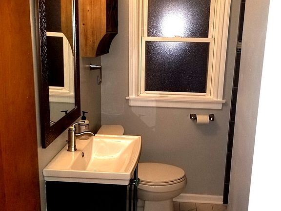 4th image of 134 Frederick Ave