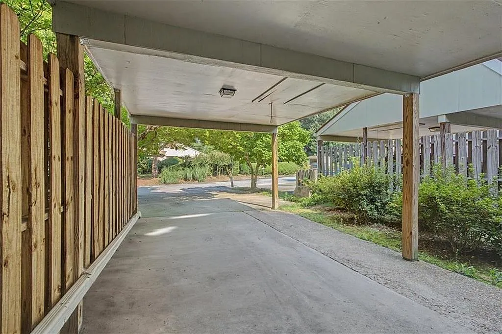 3 bed, 2.5 bath, 1502 sqft, $2,200 — Photo 4