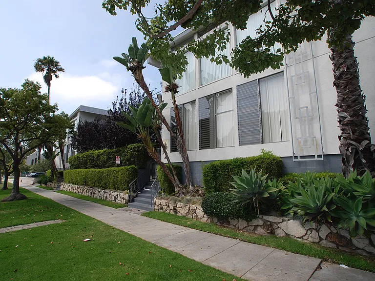 Washington Apartments — Photo 2