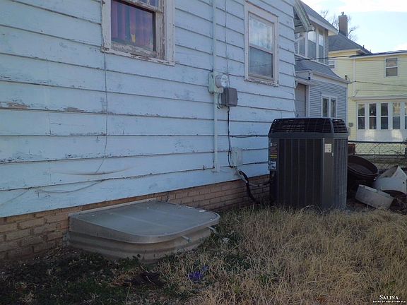 4th image of 630 S Santa Fe Ave