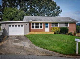 7 Pleasant Ridge Dr, Asheville, NC 28805