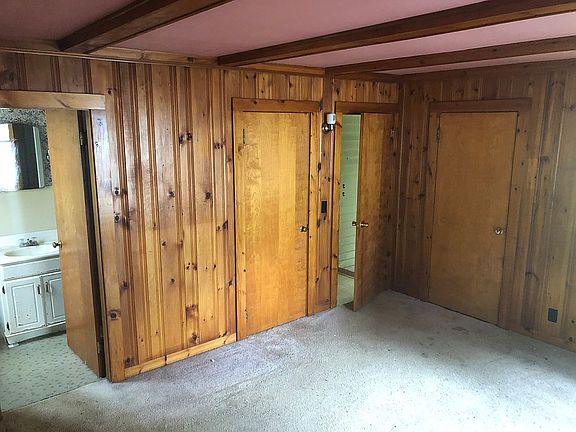 Master bedroom w/bathroom 
