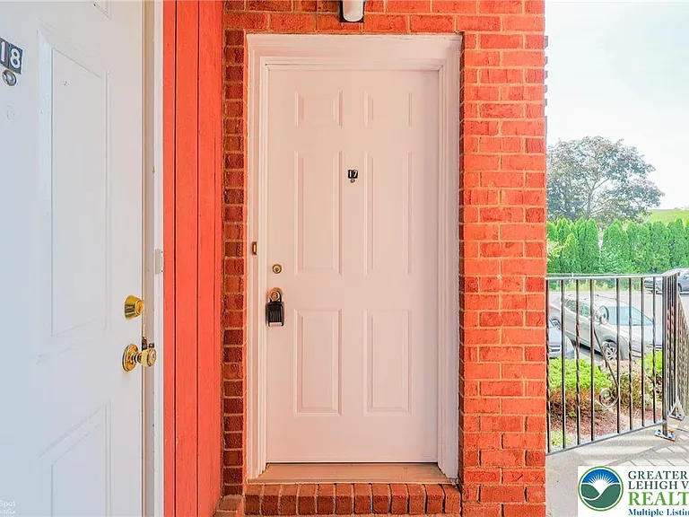 1464 Cedar Crest Blvd #18 — Photo 3