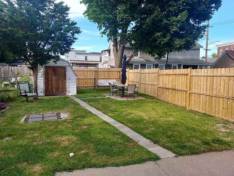 729 Elizabeth St — Photo 18