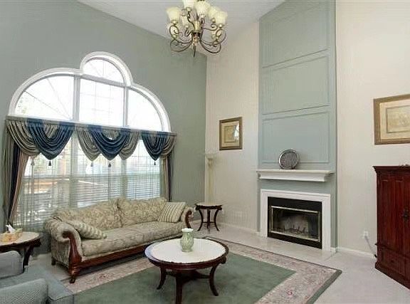 3rd image of 545 Wellington Gardens Dr