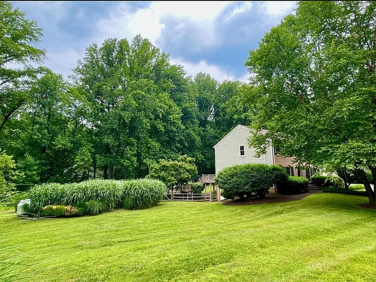11002 Warwickshire Dr — Photo 54