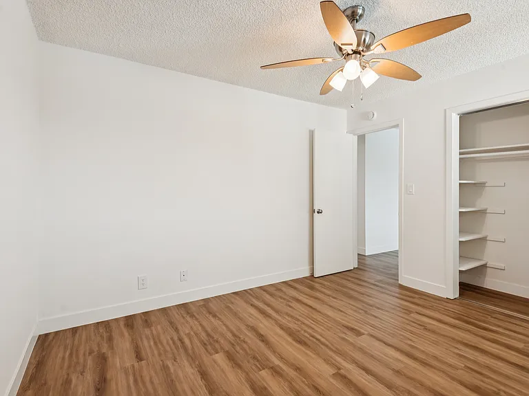 Sahara Apartments — Photo 6