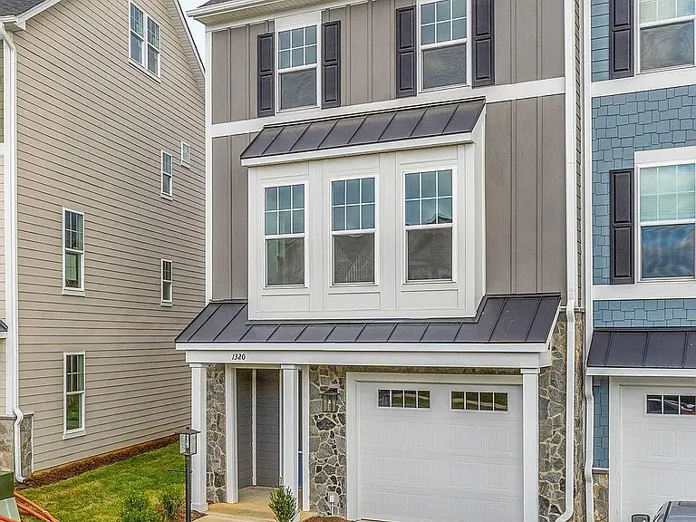 1320 Laconia Ln — Photo 6