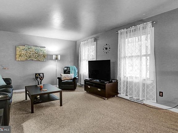 3rd image of 615 Lyman Ave