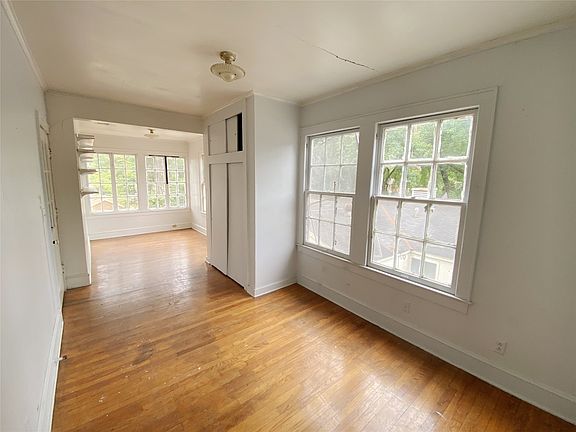 17th image of 107 E Herndon St