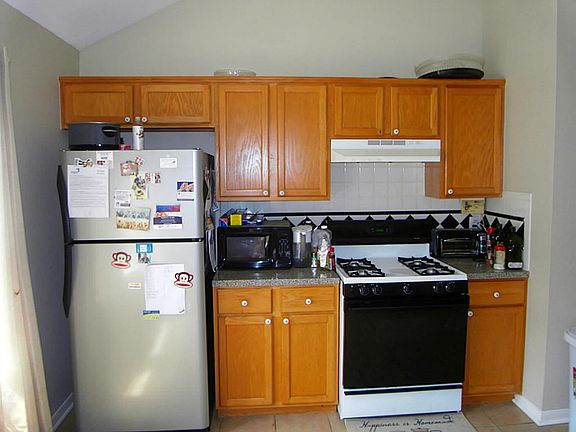 KITCHEN W/ GAS STOVE