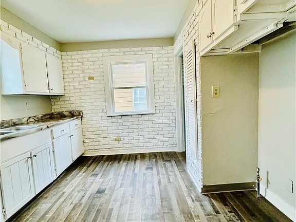 4th image of 10608 Dale Ave