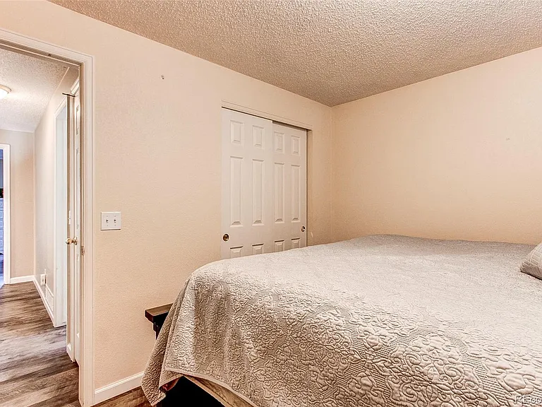 23527 Broadmoor Dr — Photo 26