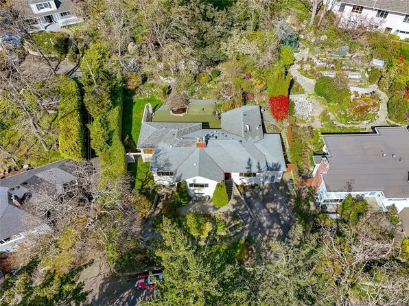 1184 Clovelly Ter, Saanich, BC V8P 1V6