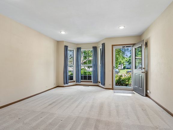 3rd image of 1651 College Green Dr