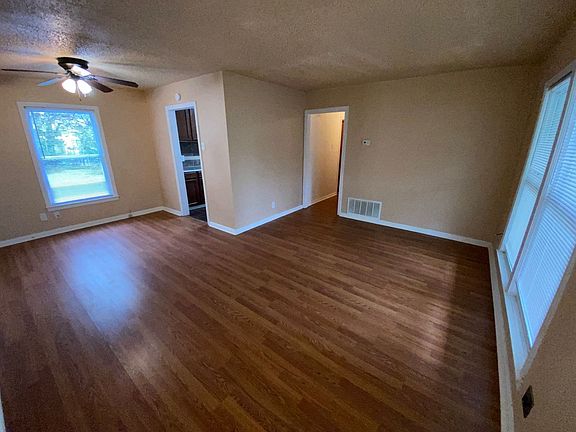 3rd image of 1901 Poage Ave