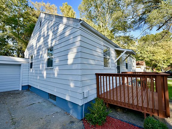 3rd image of 1317 Parkway Dr