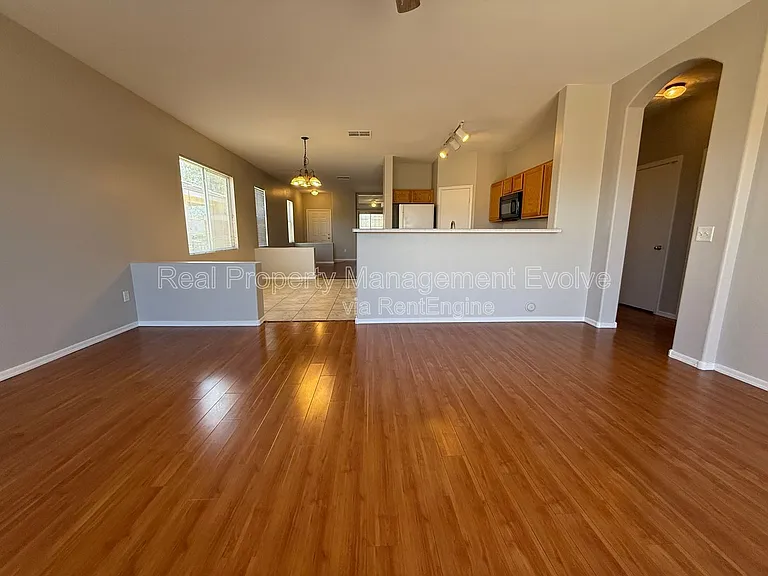 8720 E Knowles Ave — Photo 11